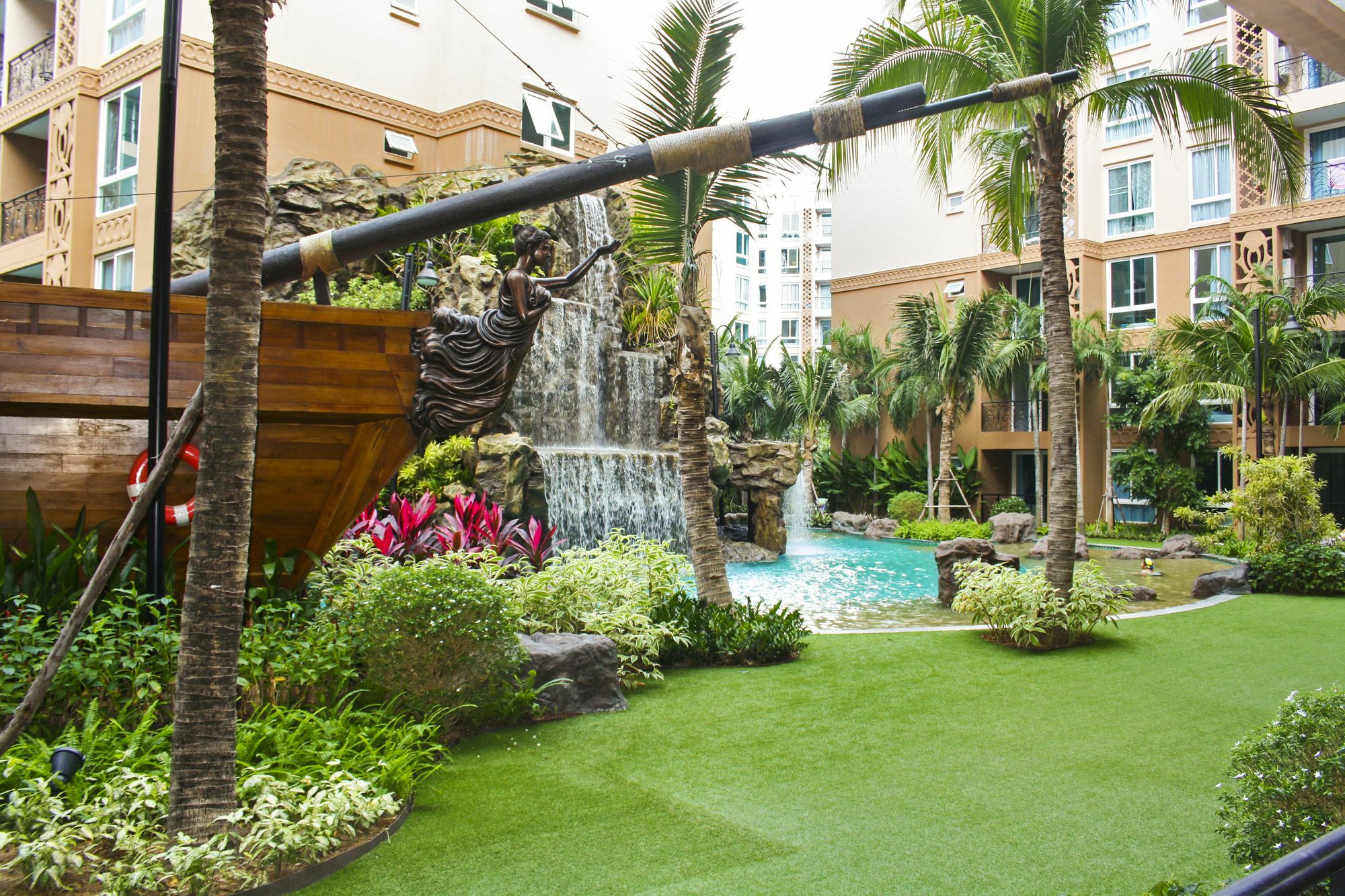Atlantis Condo Resort Jomtien Beach Exterior photo